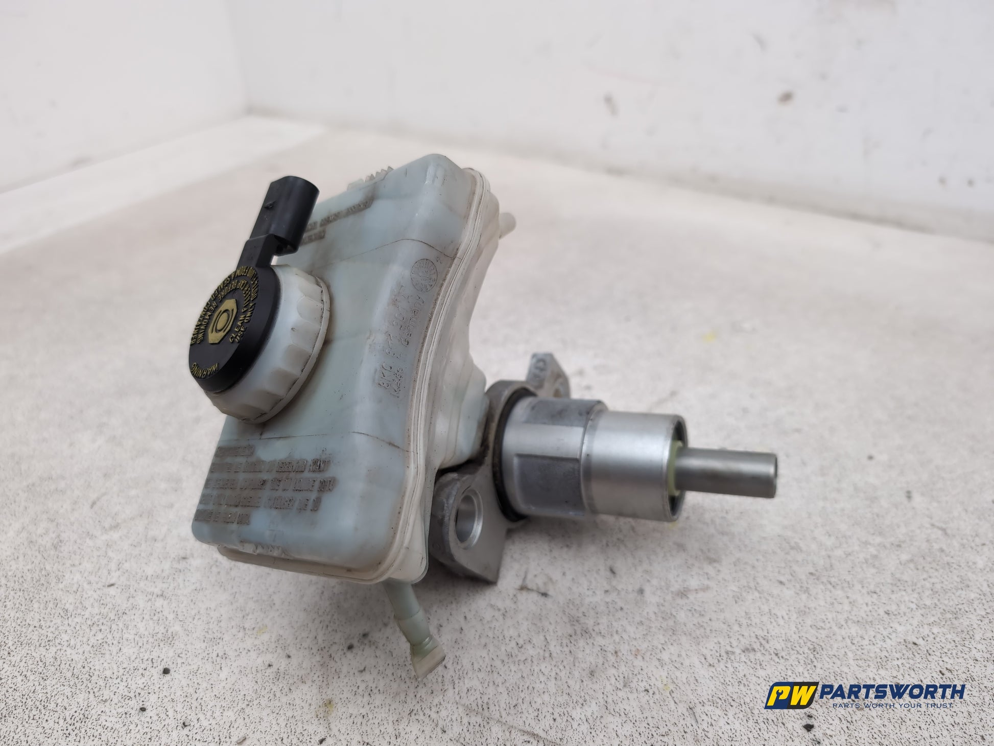 Audi A4 S Line Black Edit Tdi Quat Brake Master Cylinder Assembly 8k0611301a - photo 2