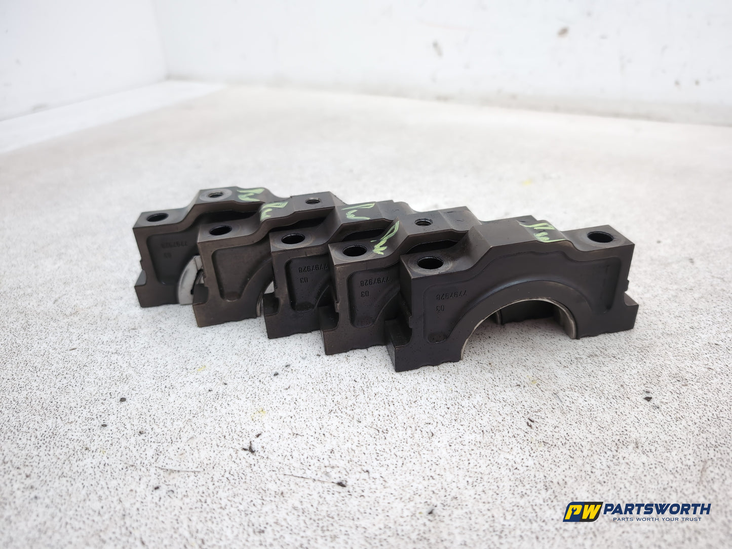 Bmw Bmw 3 4 5 6 7 X Engine Crankshaft Bearing Caps Set Of 5 7797928 - photo 2