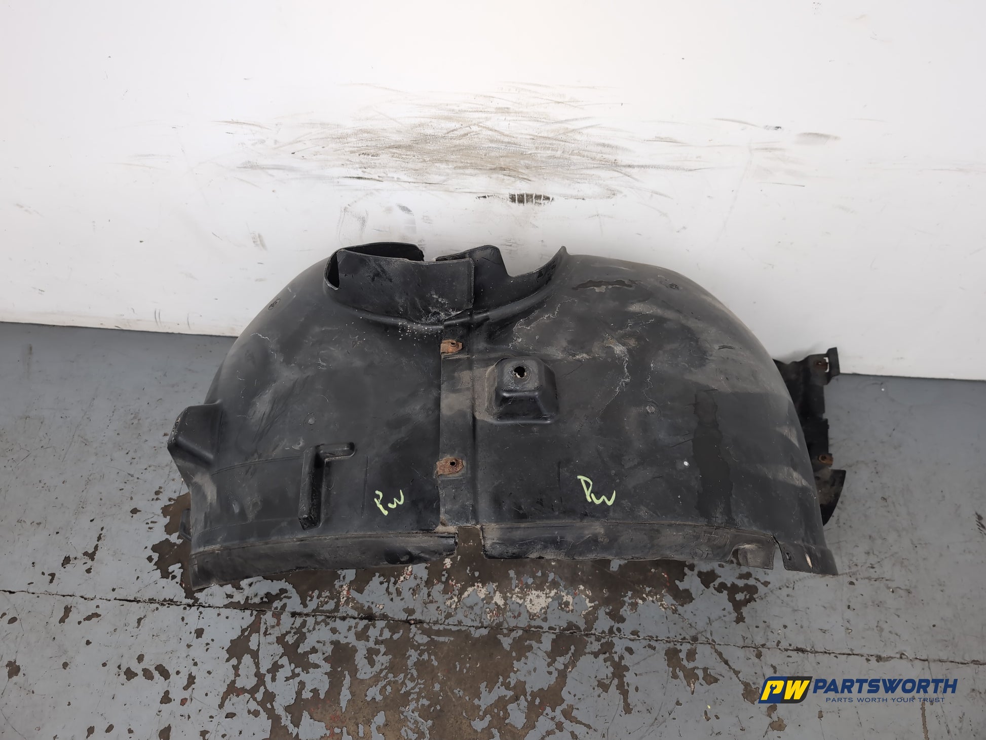 Moulding Wheel Arch Front RH 2