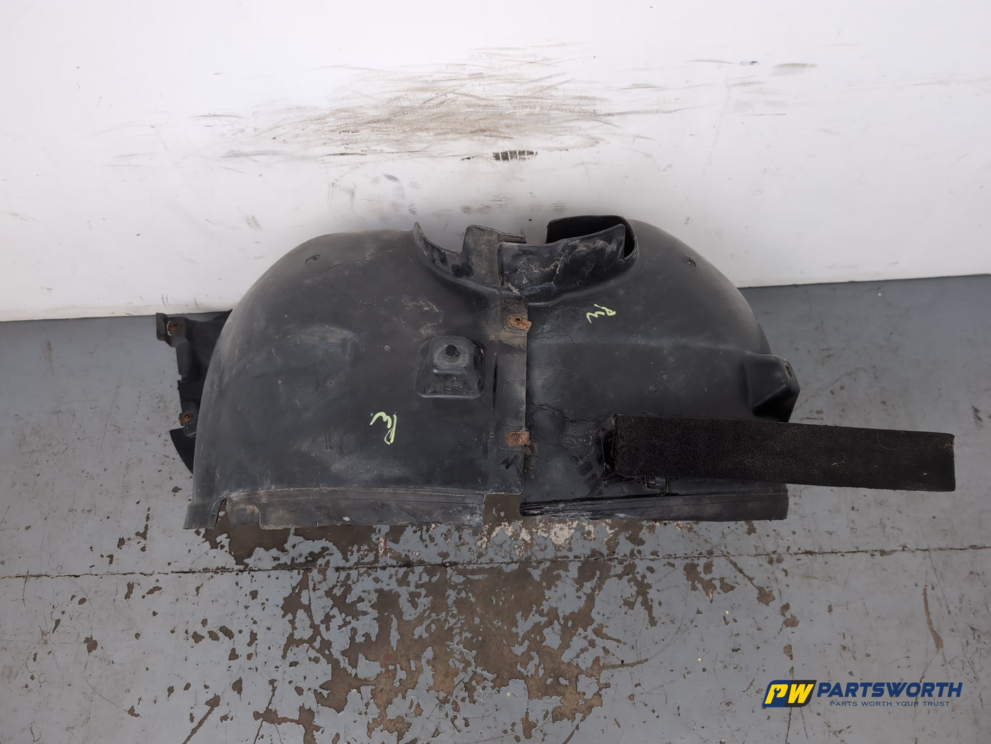 Moulding Wheel Arch Front LH 2