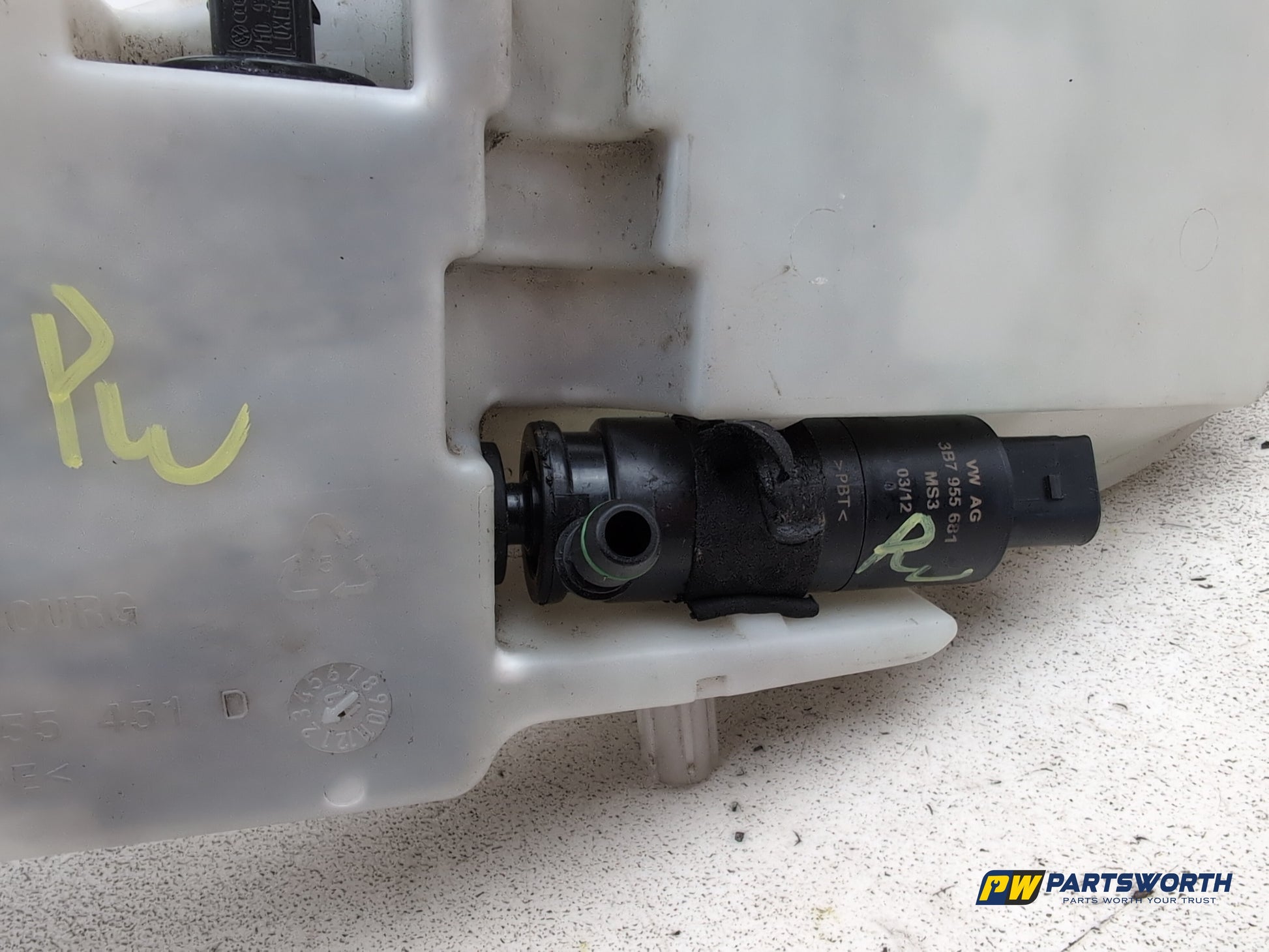 Audi A6 Se Tdi Quattro Auto Washer Bottle Windscreen 4g2955462 2011-2014 - photo 8