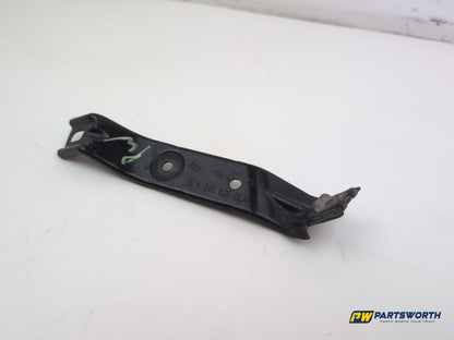 Mercedes-Benz B180 Blueefficiency Sport Left Passenger Front Wing Fender Bracket - photo 2