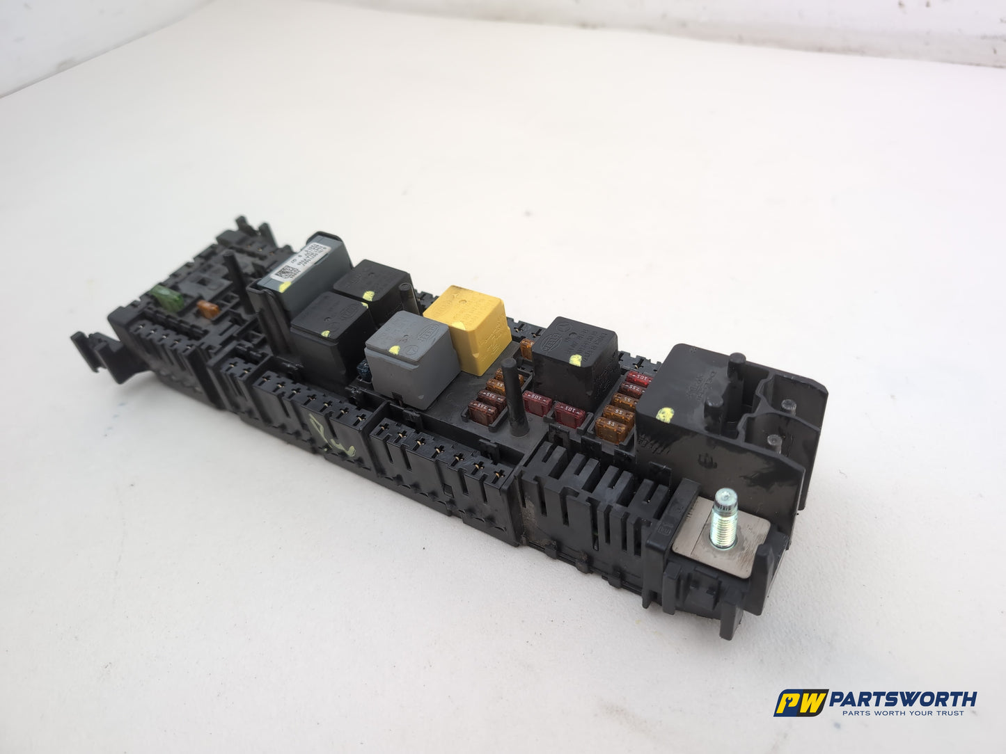 Mercedes-Benz B180 Blueefficiency Sport Fuse Relay Box Engine Bay A2469066600 - photo 2
