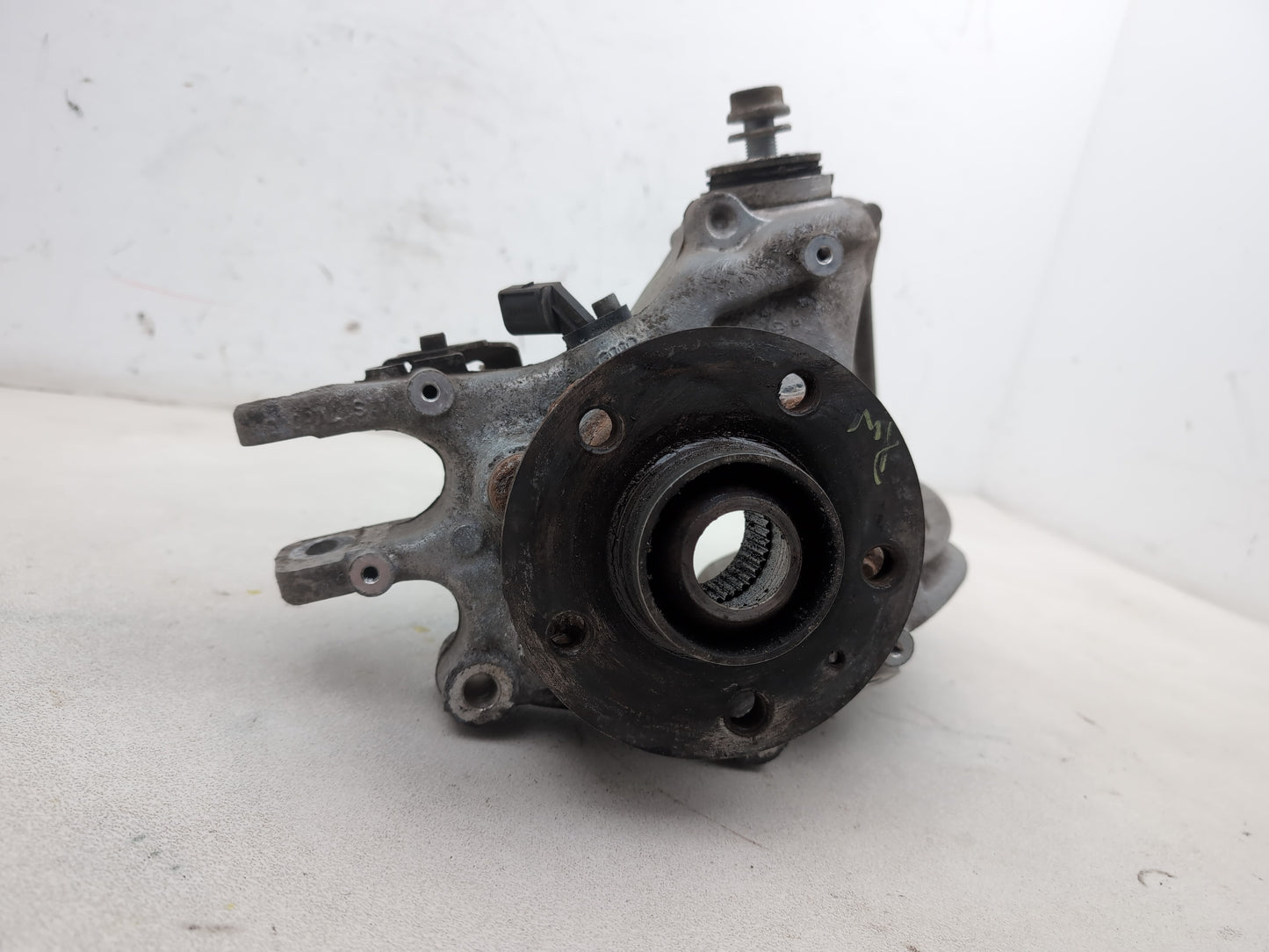 Audi A6 Se Tdi Quattro Auto Wheel Hub Rear Lh Passenger Side 8r0505435c - photo 3