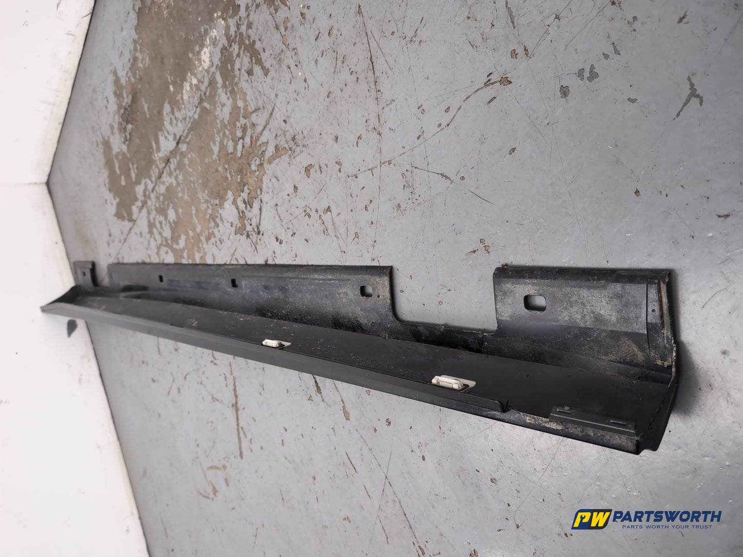 Side Skirt RH 6