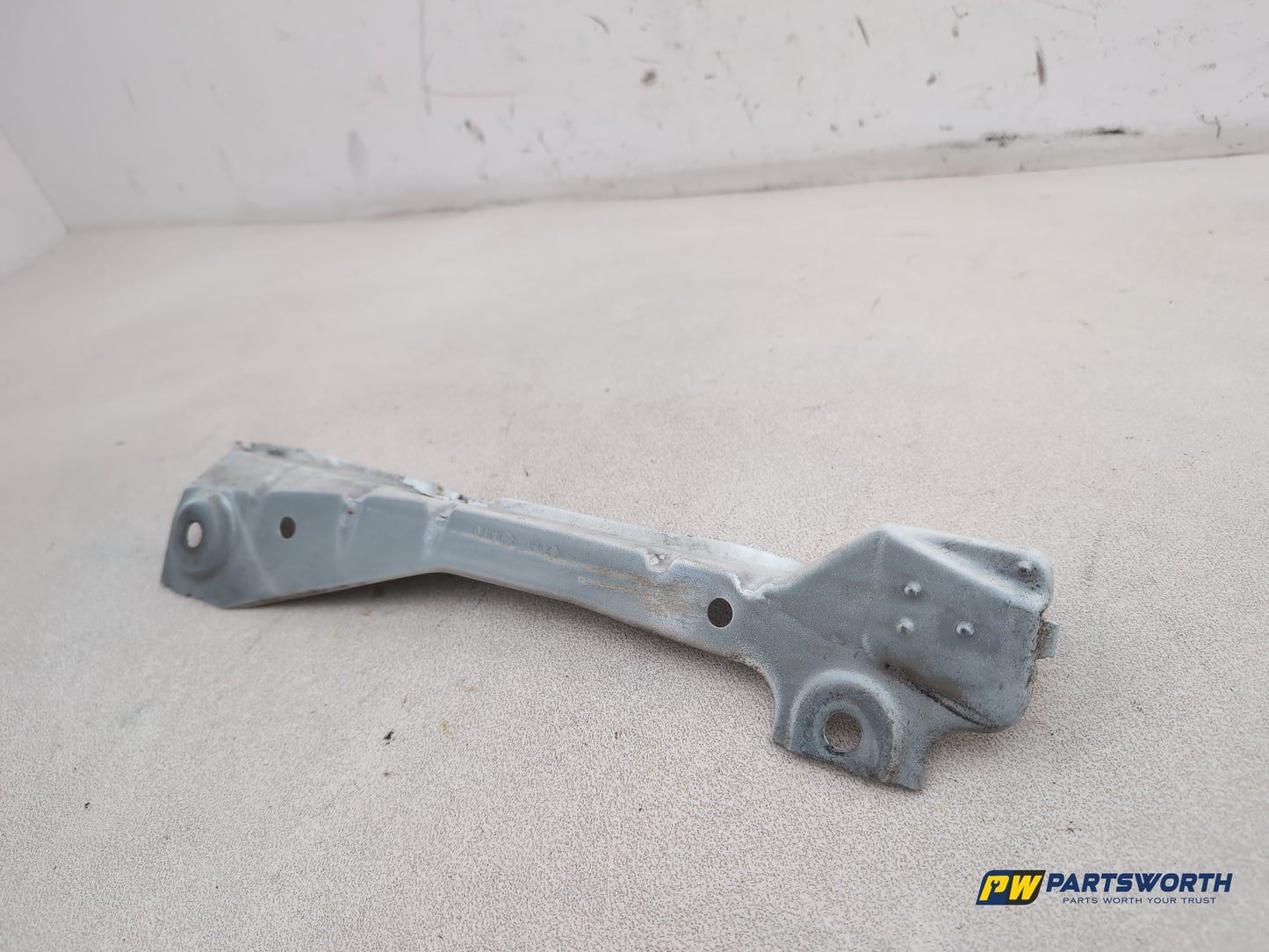 Mercedes-Benz Ml350 Spt Cdi Blueef-Cy Wing Mount Bracket Left Passenger Side - photo 2