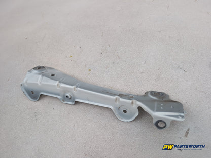 Mercedes-Benz Ml350 Spt Cdi Blueef-Cy Wing Mount Bracket Right Driver Side - photo 2