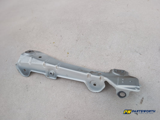 Mercedes-Benz Ml350 Spt Cdi Blueef-Cy Wing Mount Bracket Right Driver Side - photo 2