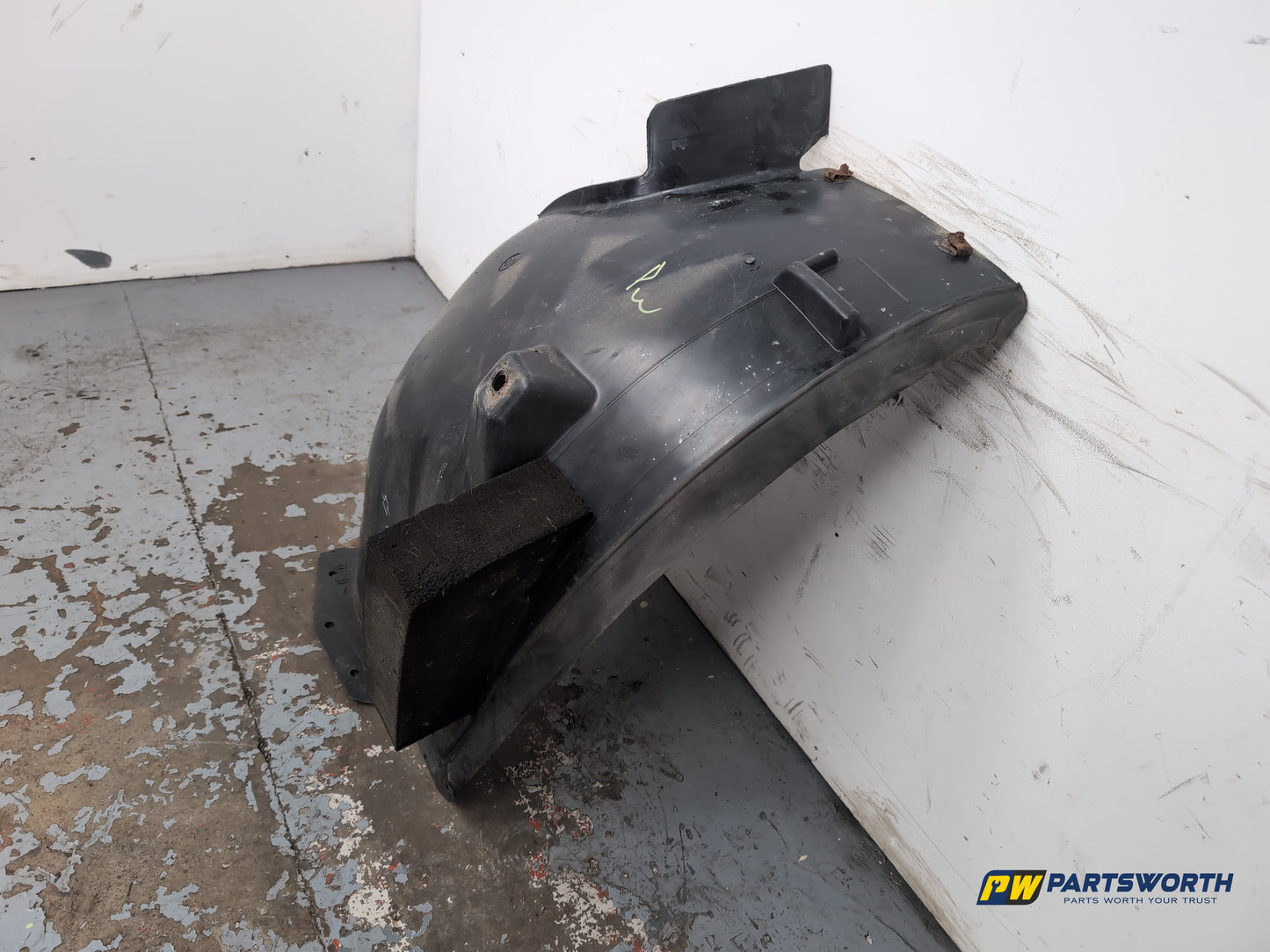 Moulding Wheel Arch Front LH 2