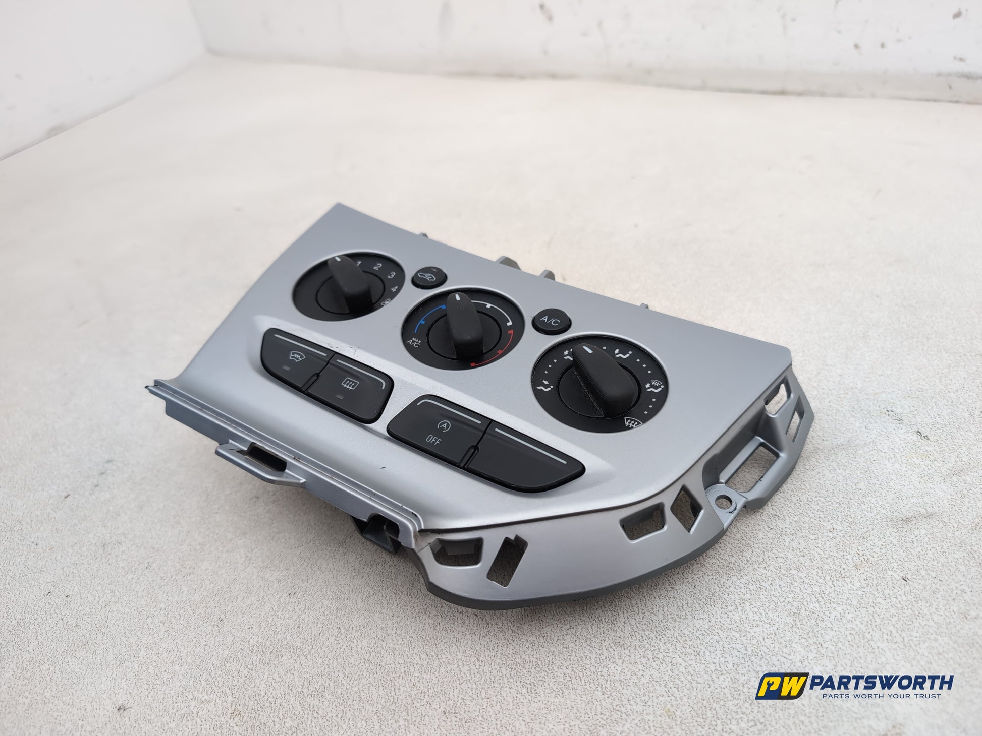 Ford Focus Zetec Turbo Heater Control Assembly Cj5t1998ak 2014-2018 - photo 2