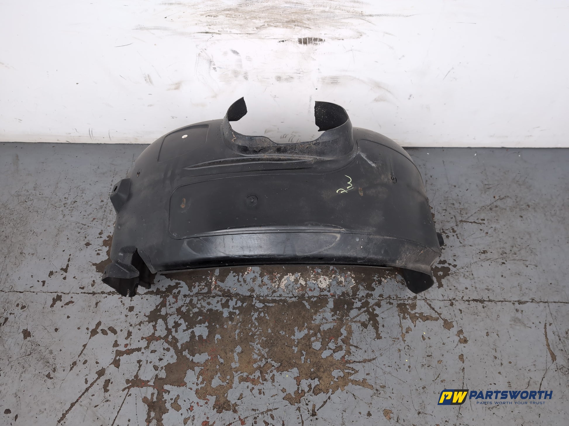 Moulding Wheel Arch Front LH 2