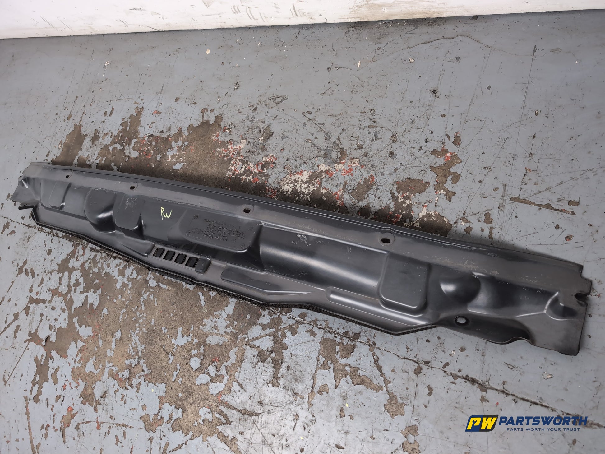 Ford Focus Zetec Turbo Front Dash Under Wiper Panel Scuttle Bm51a01628ae - photo 2