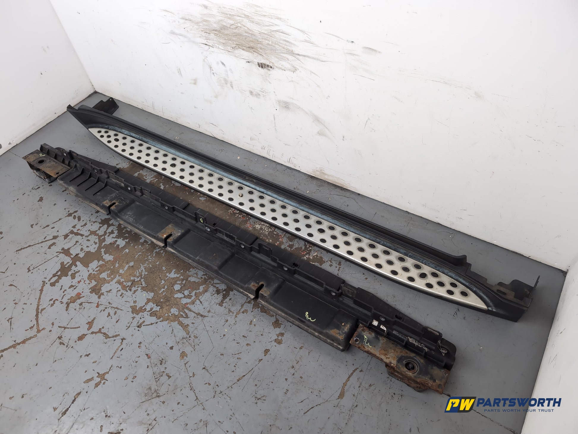 Mercedes-Benz Ml350 Spt Cdi Side Skirt Rh Driver Side And Step Insert Pack - photo 2