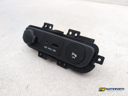 Kia Sportage 3 Sat Nav Crdi Aux Socket And Parking Switch 846323u900 2010-2013 - photo 2
