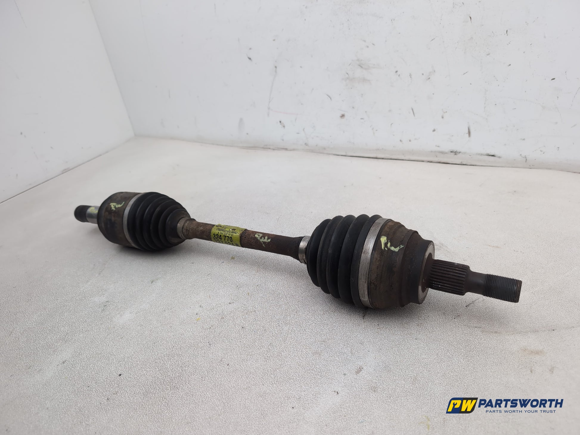 Mercedes-Benz Ml300 Sport Cdi Driveshaft Front Lh Passenger Side A1643300801 - photo 2