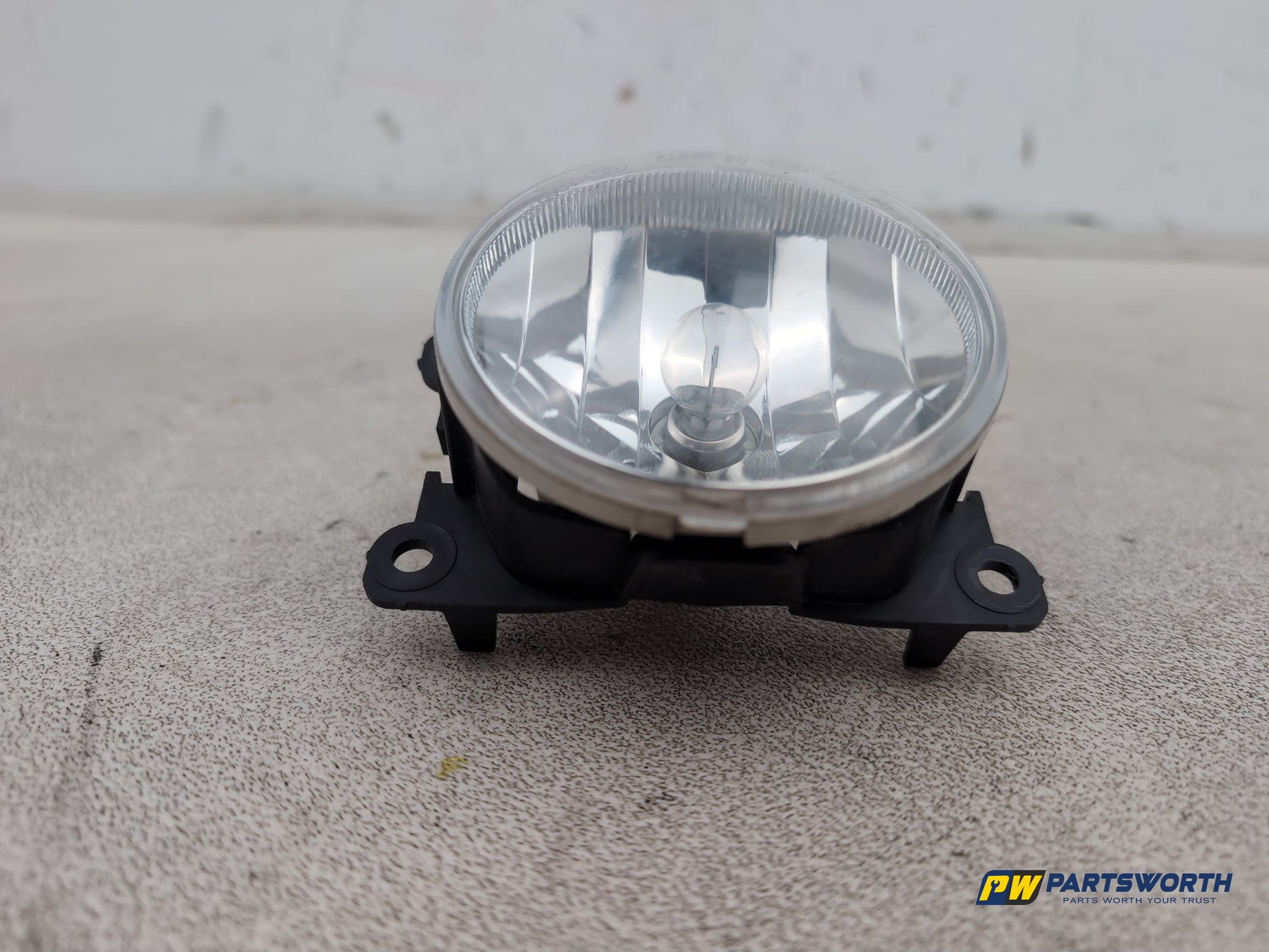 Peugeot 3008 Fog Light Front Right Side 0219272 - photo 2