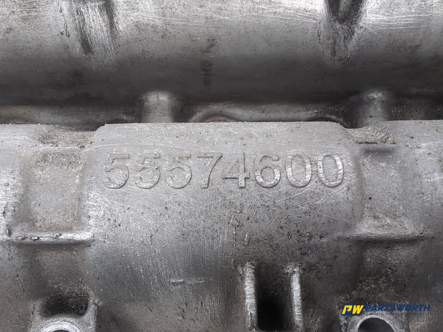 Vauxhall Insignia Astra J Zafira 2.0 Cdti Camshaft Case Cover 55574600 - photo 2