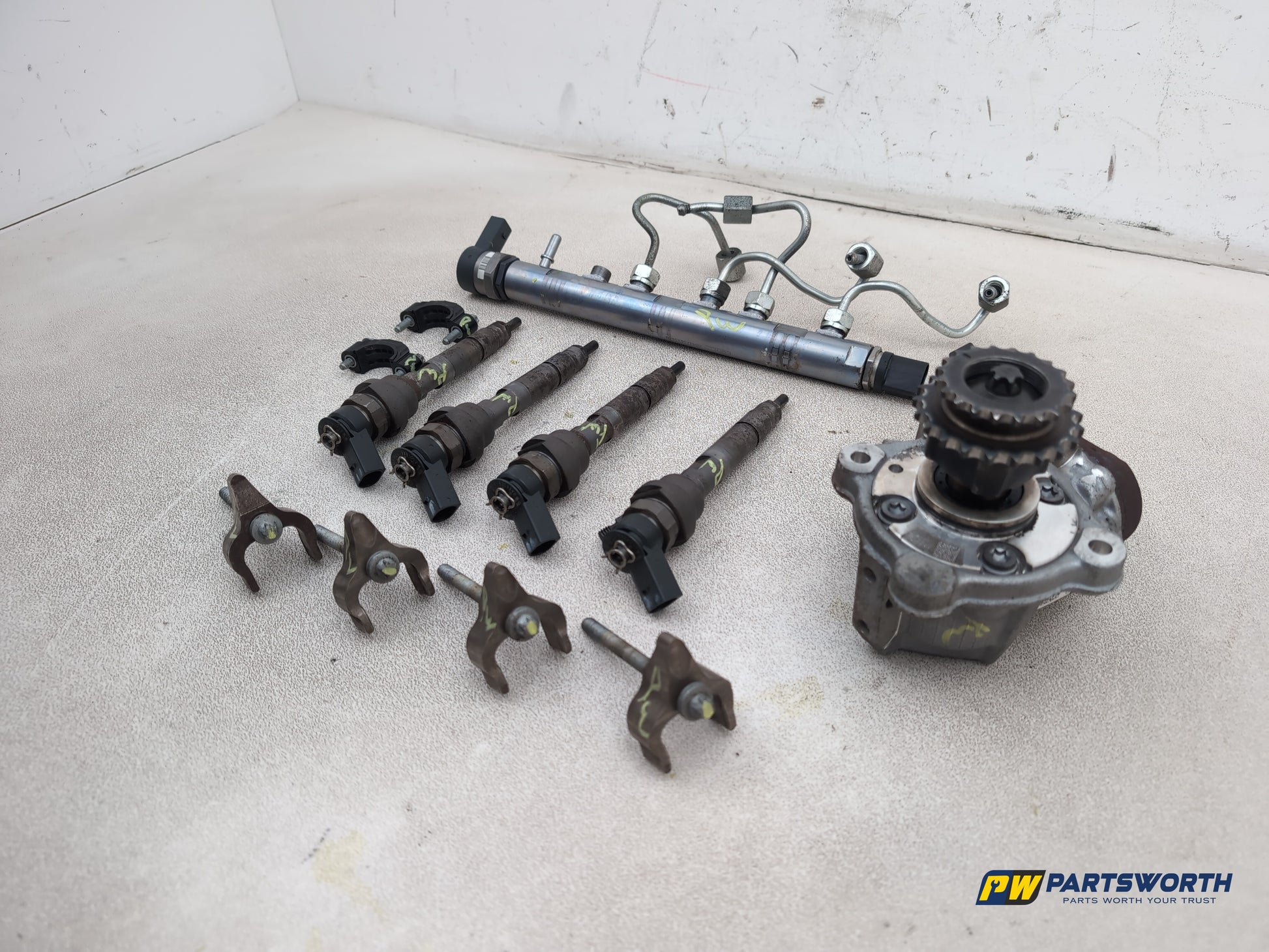 Bmw E87 Lci E90 120d 320d Fuel Pump Injector Rail Pipes And Clamps Set 7797874 - photo 2