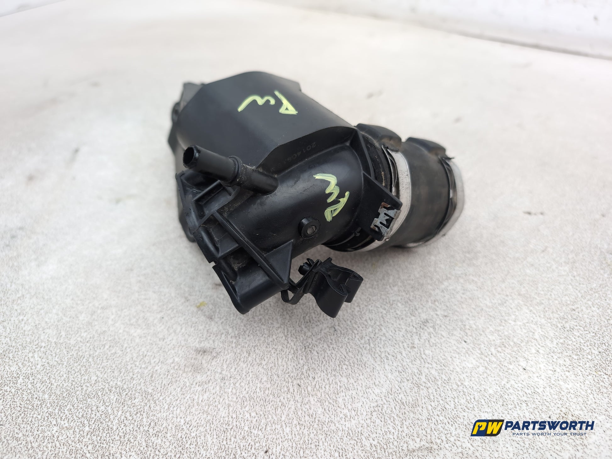 Ford Focus Zetec Turbo Air Intake Pipe 1060231s01 2011-2018 - photo 2