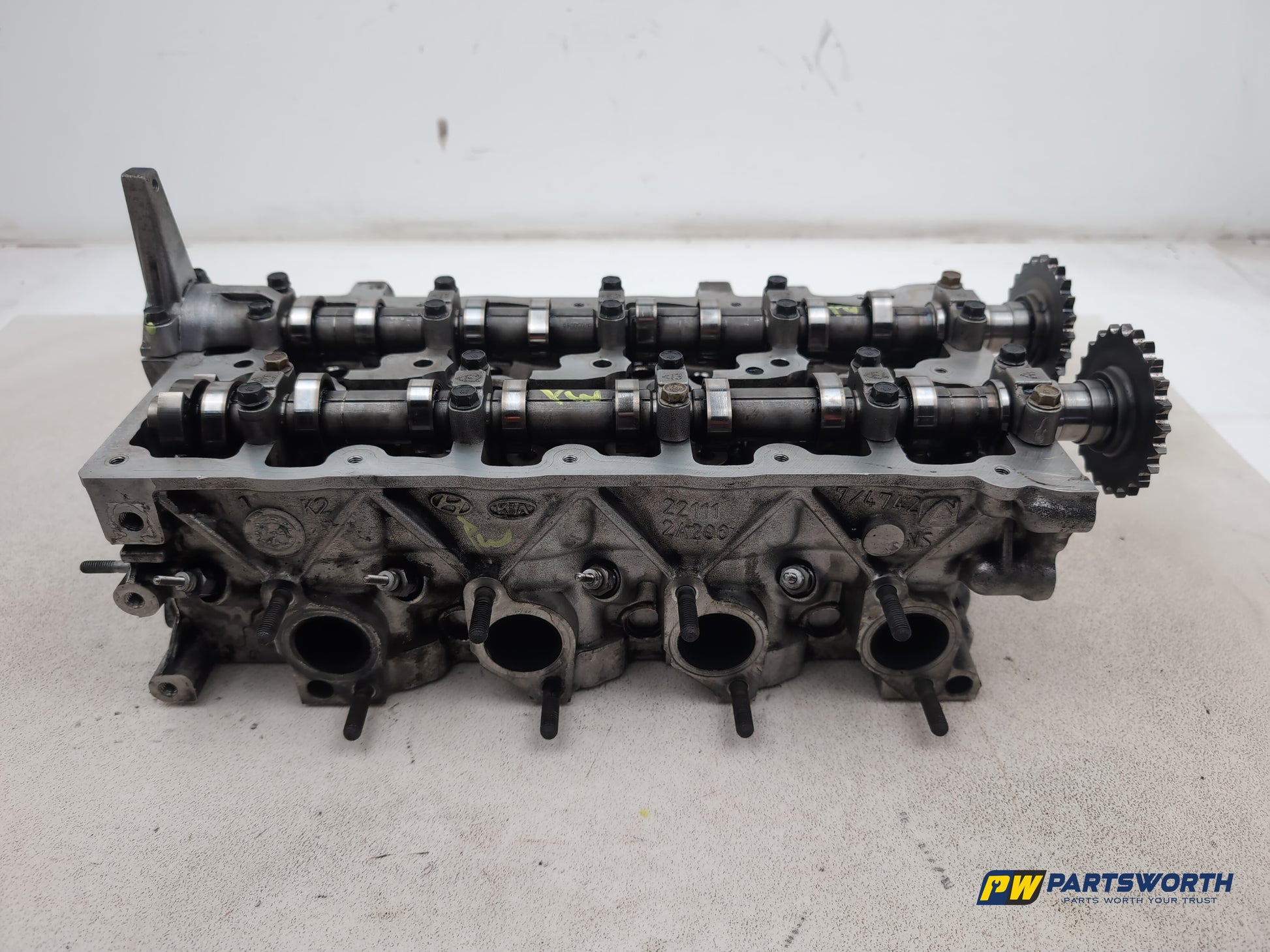 Kia Sportage 3 Cylinder Head And Camshafts 1.7l Diesel 221112a200 2010-2015 - photo 2