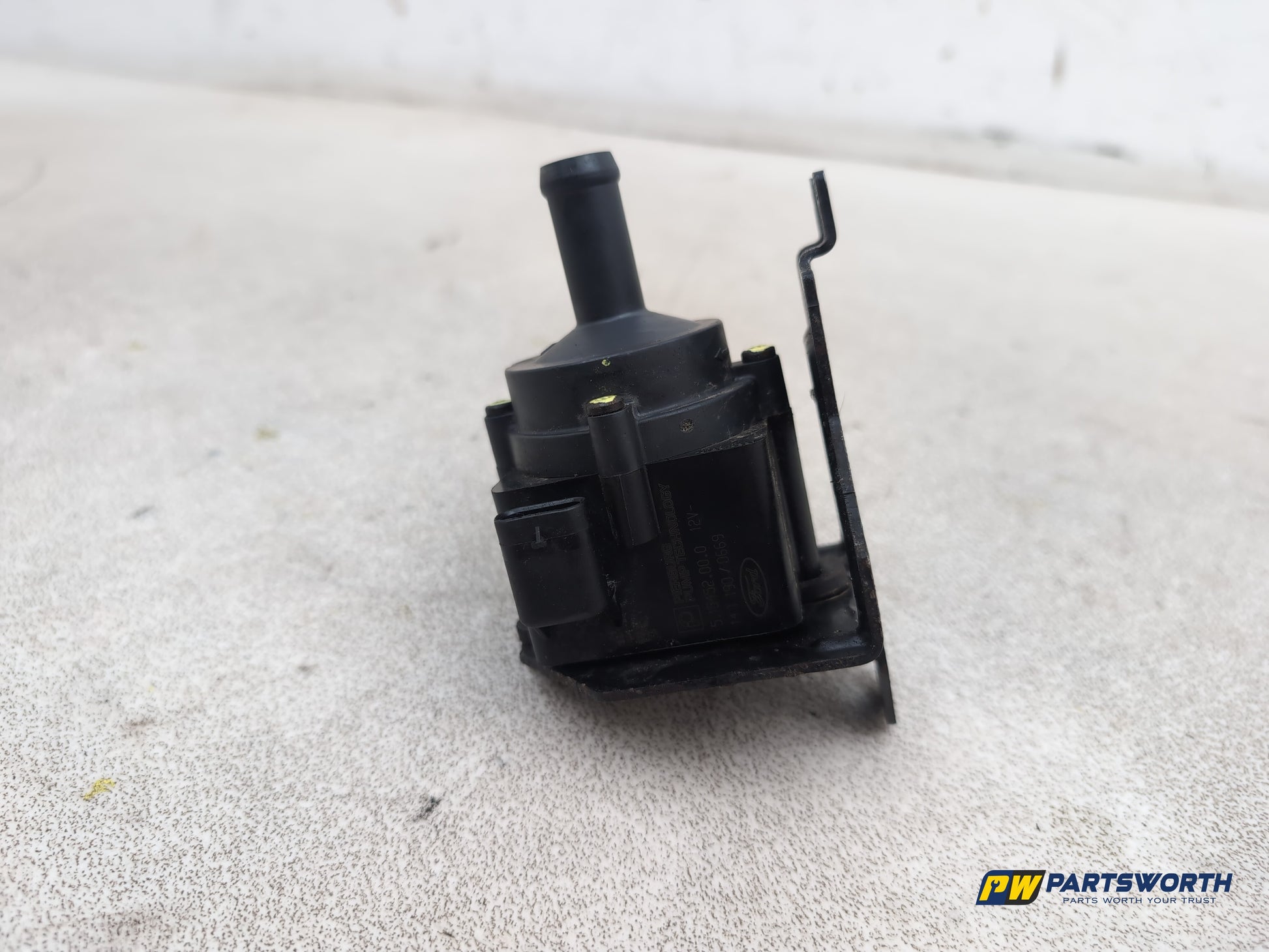 Ford Focus Zetec Turbo Additional Water Coolant Pipe Cm5g8c419aa 2011-2018 - photo 2
