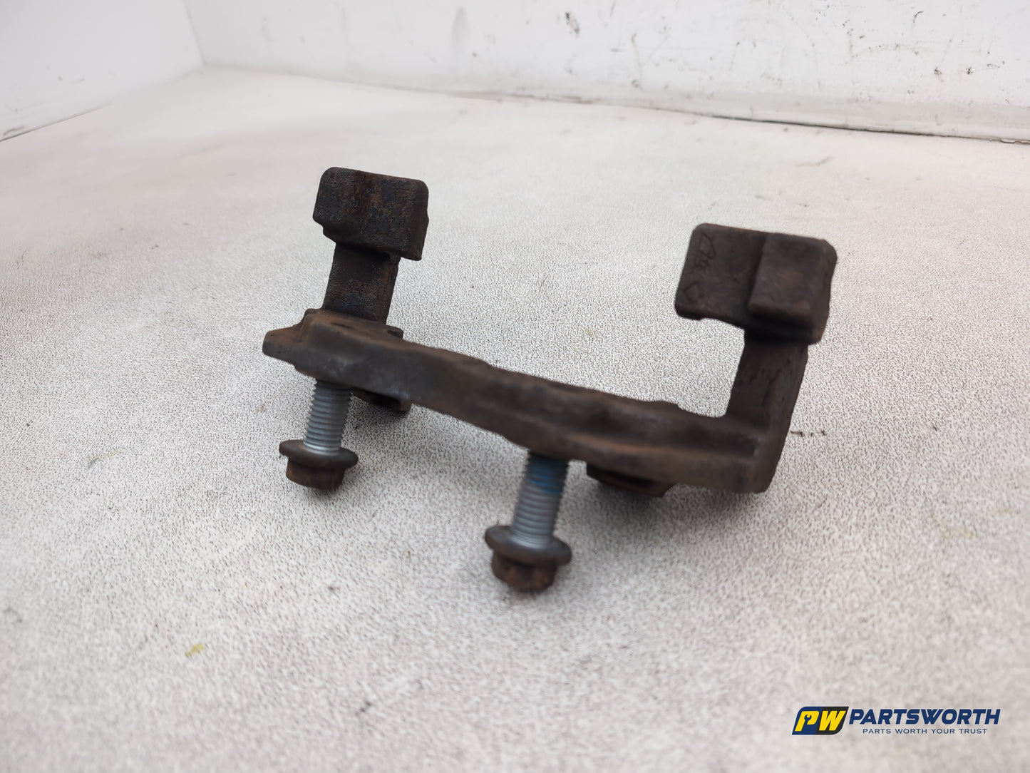 Ford Focus Zetec Turbo Front Right Brake Caliper Support 2011-2018 - photo 2