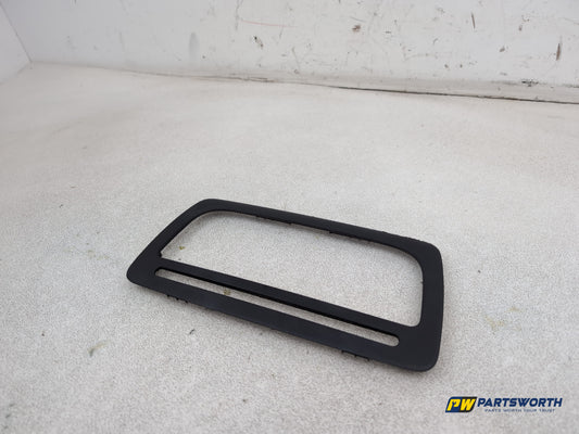 Seat Ibiza Sportrider Radio Head Unit Srrount Trim 6j0858063c 2010-2011 - photo 2
