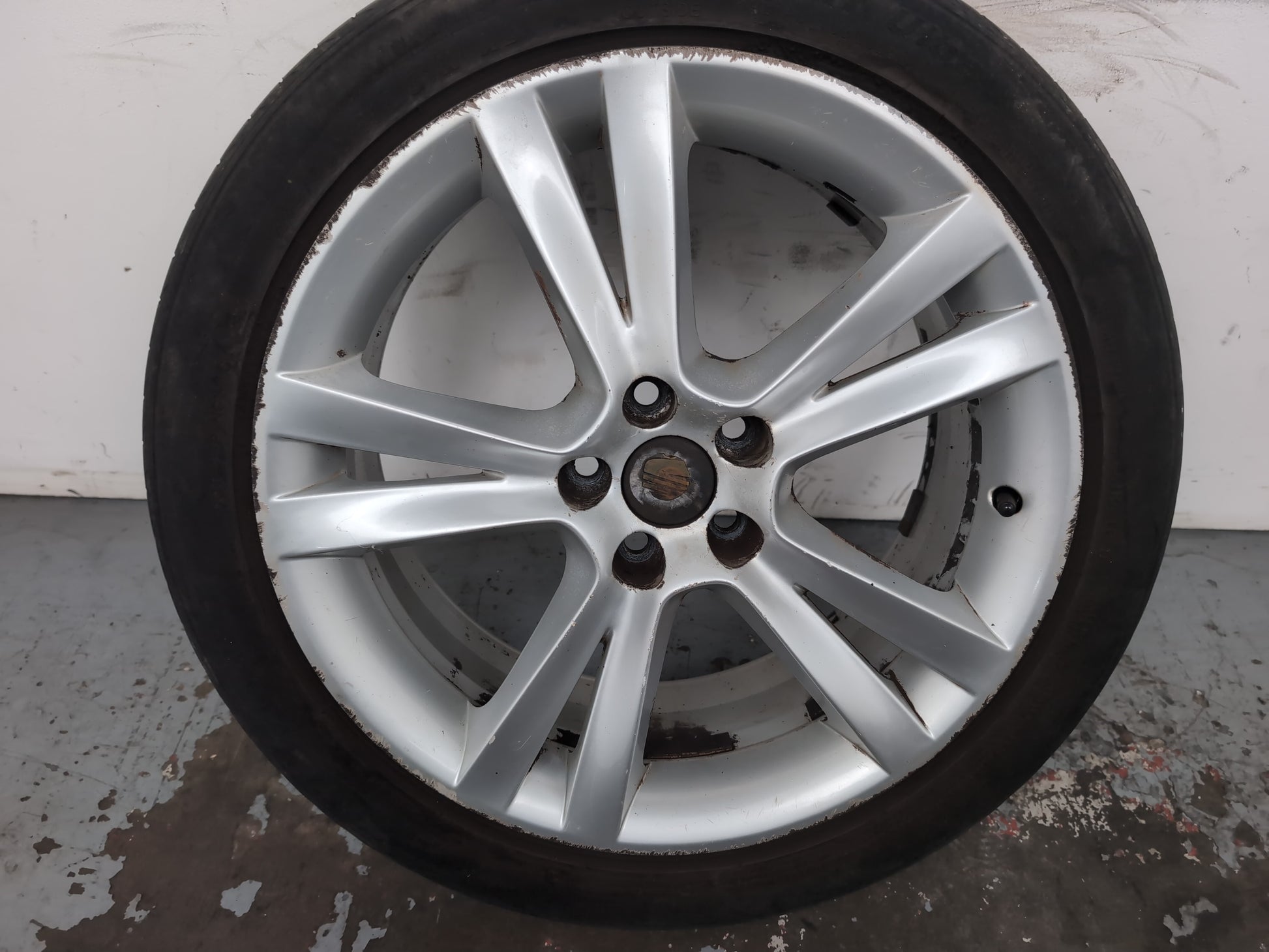 Seat Ibiza Sportrider Alloy Wheel With Tyre 215/45 R17 6j0601025c - photo 2