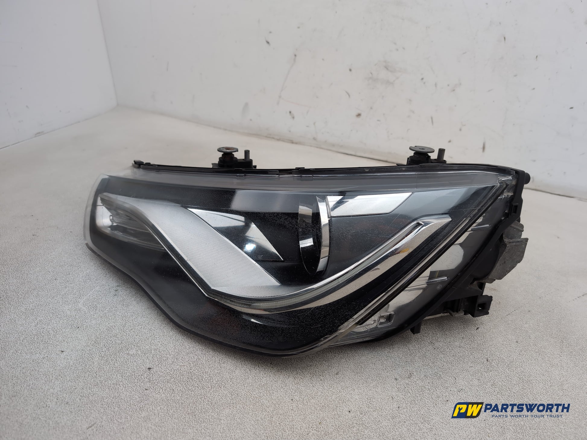 Audi A1 Contrast Edition Headlamp Lh Passenger Side Xenon 8x0941003n 2010-2012 - photo 2