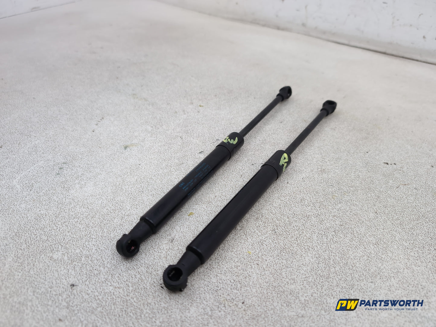 Audi A1 Contrast Edition Tdi Bonnet Strut Pair 8x082335903s 2010-2014 - photo 8