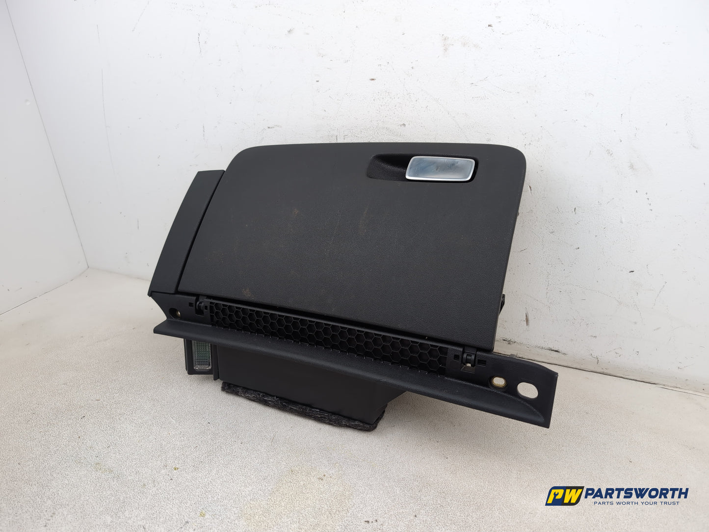 Audi A1 Contrast Edition Tdi Glove Compartment Assembly 8x2857035a 2010-2012 - photo 2
