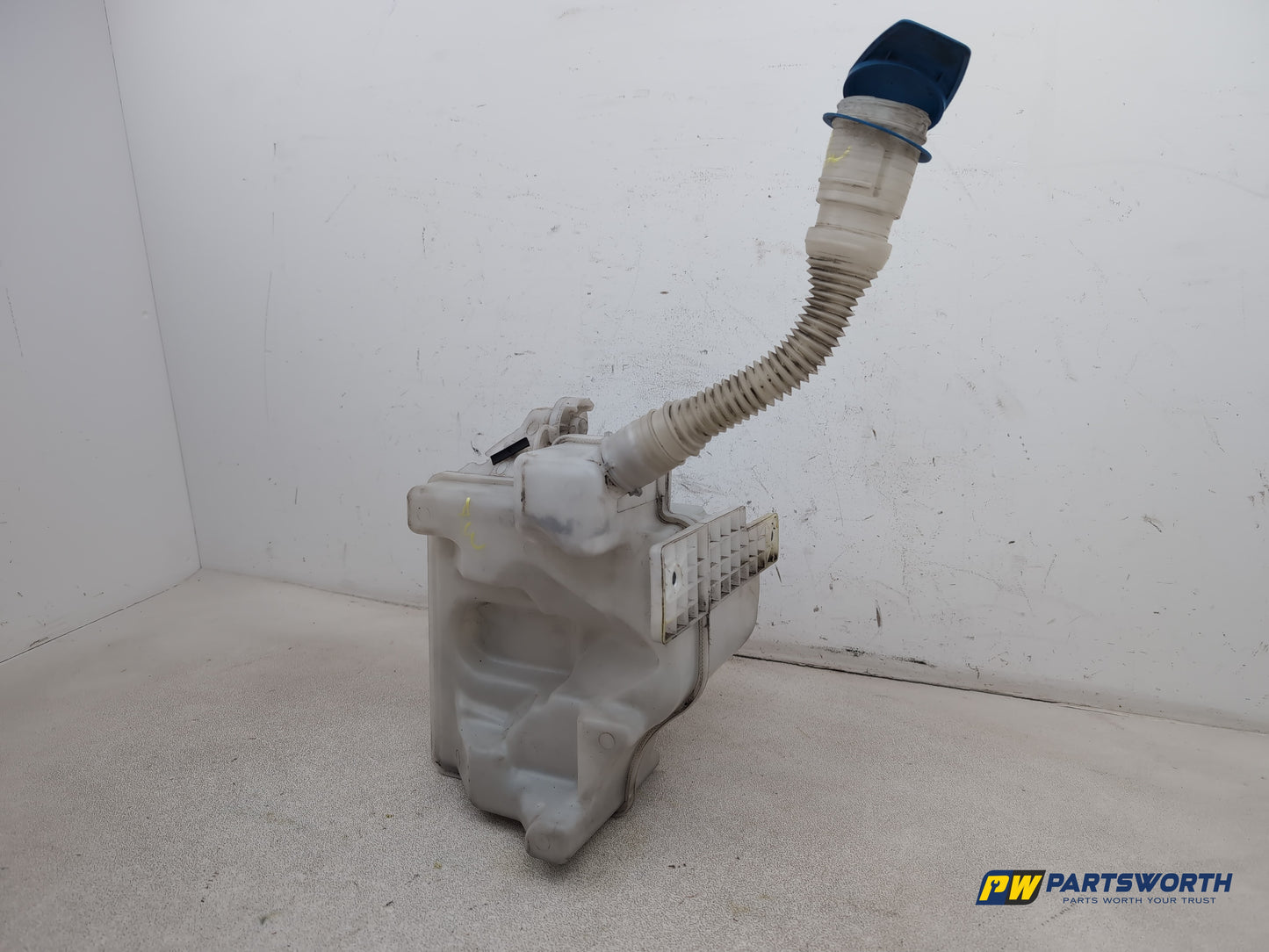 Audi A1 Contrast Edition Tdi Windscreen Washer Bottle 6r0955453g 2008-2012 - photo 2