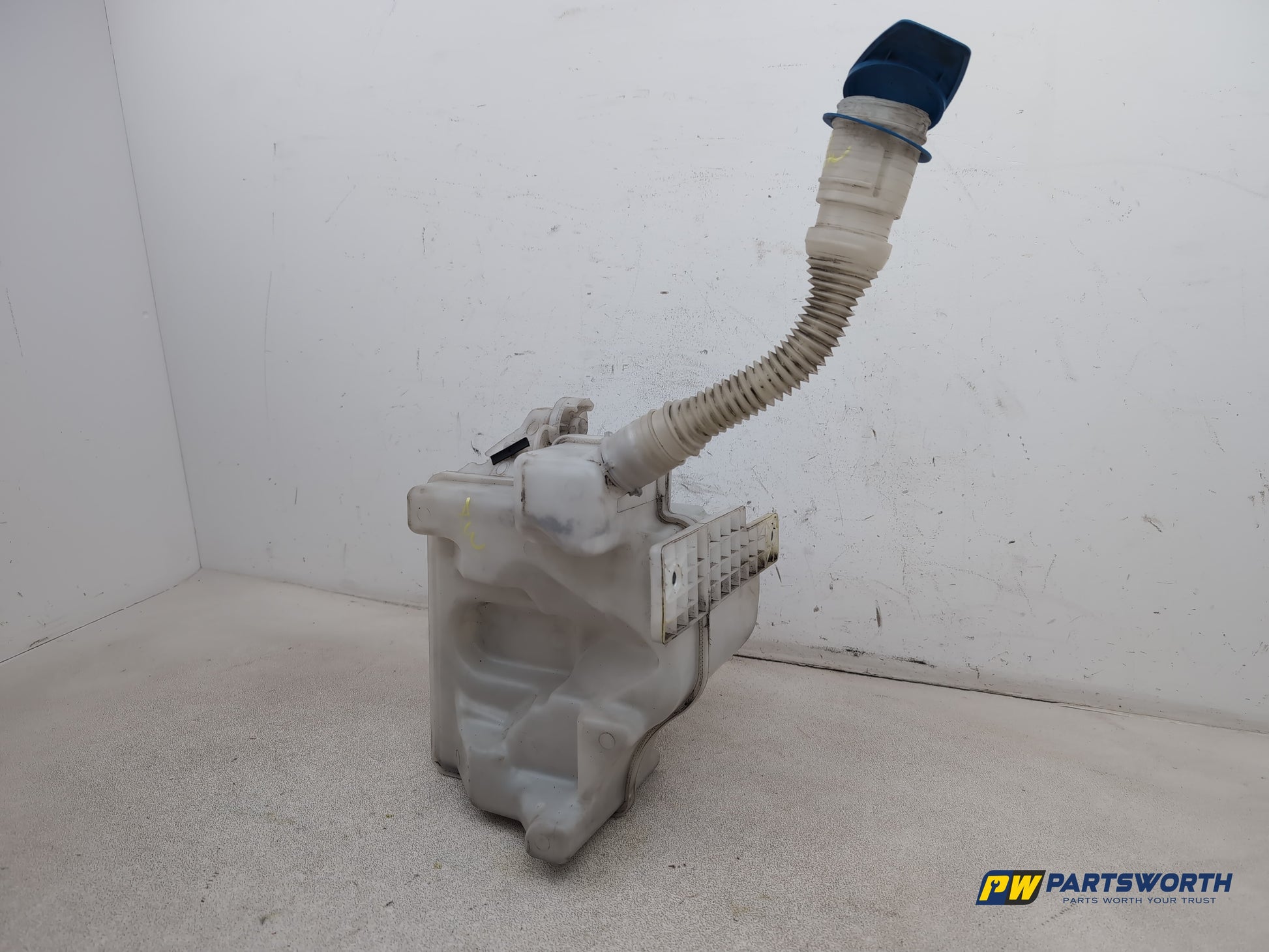 Audi A1 Contrast Edition Tdi Windscreen Washer Bottle 6r0955453g 2008-2012 - photo 2