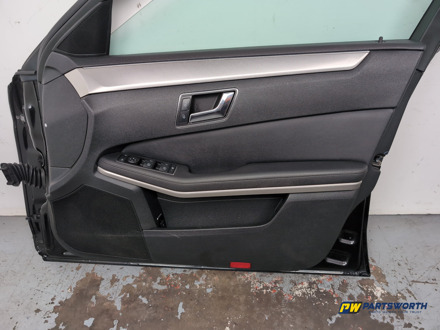 Mercedes-Benz E220 Saloon Door Front Rh Driver Side Obsidian Black Metallic C197 - photo 8