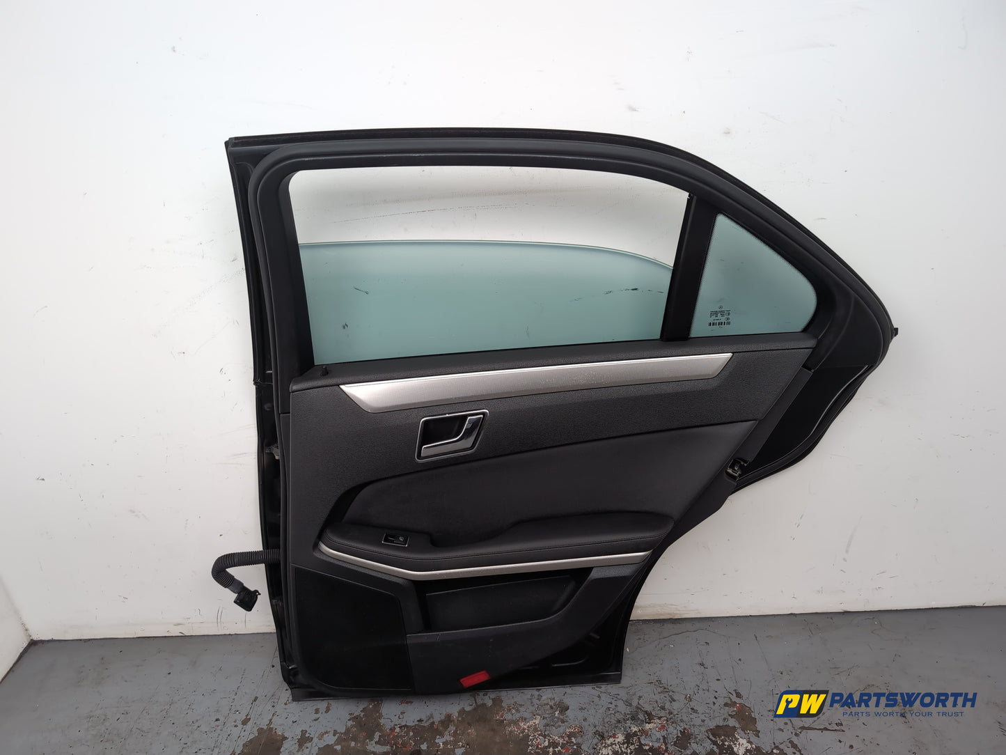 Mercedes-Benz E220 Saloon Door Rear Rh Driver Side Obsidian Black Metallic C197 - photo 8