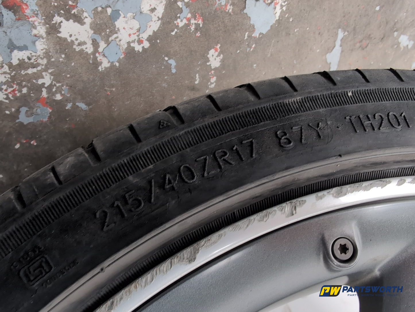 Audi A1 Contrast Edition Tdi Wheel With Tyre 215/40 R17 Silver Black 8x0601025e - photo 8