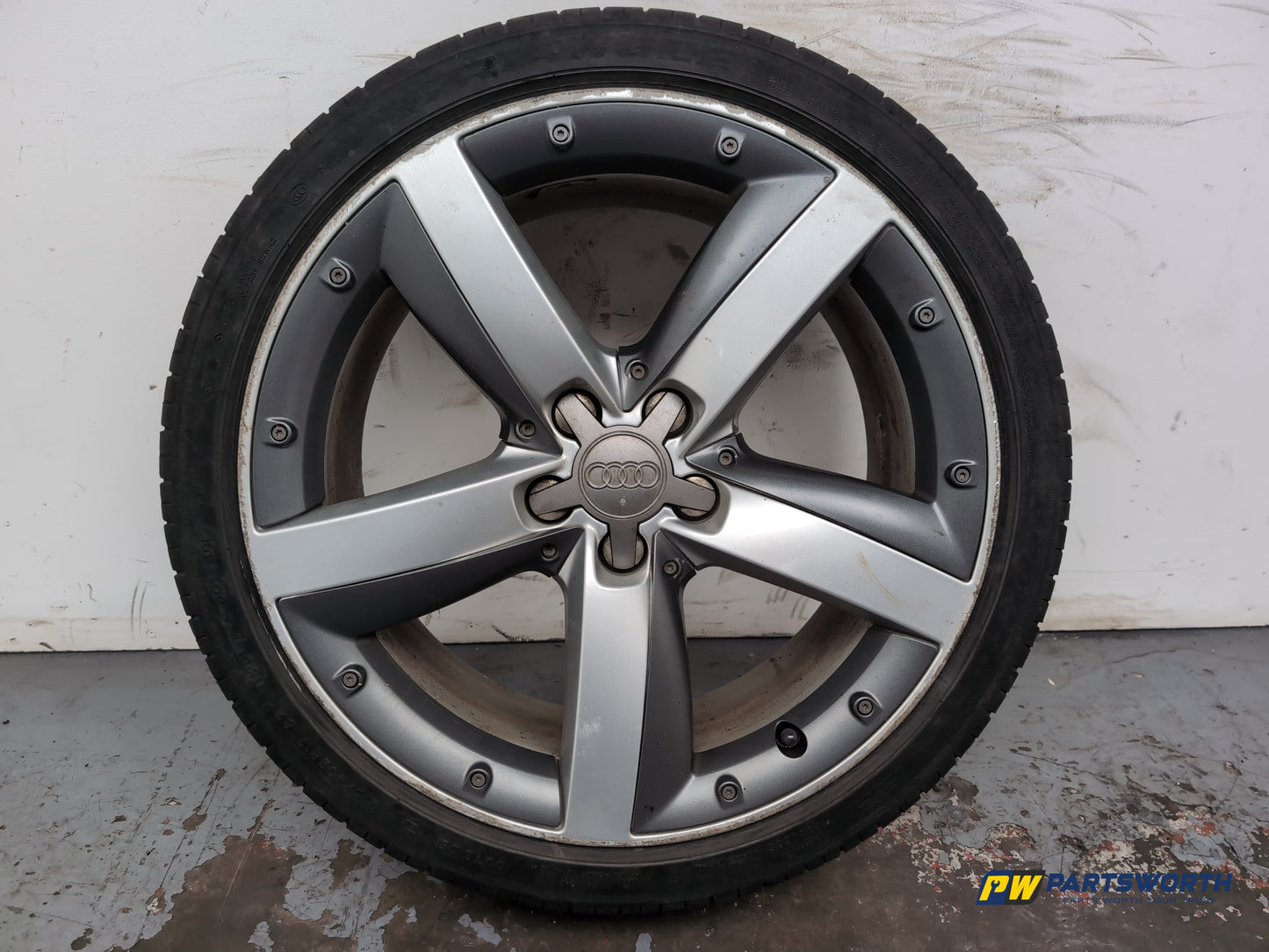 Audi A1 Contrast Edition Tdi Wheel With Tyre 215/40 R17 Silver Black 8x0601025e - photo 2