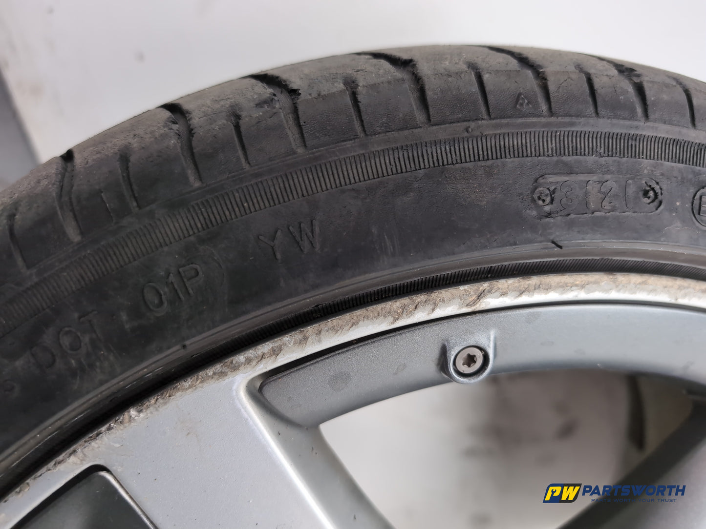 Audi A1 Contrast Edition Tdi Wheel With Tyre 215/40 R17 Silver Black 8x0601025e - photo 8