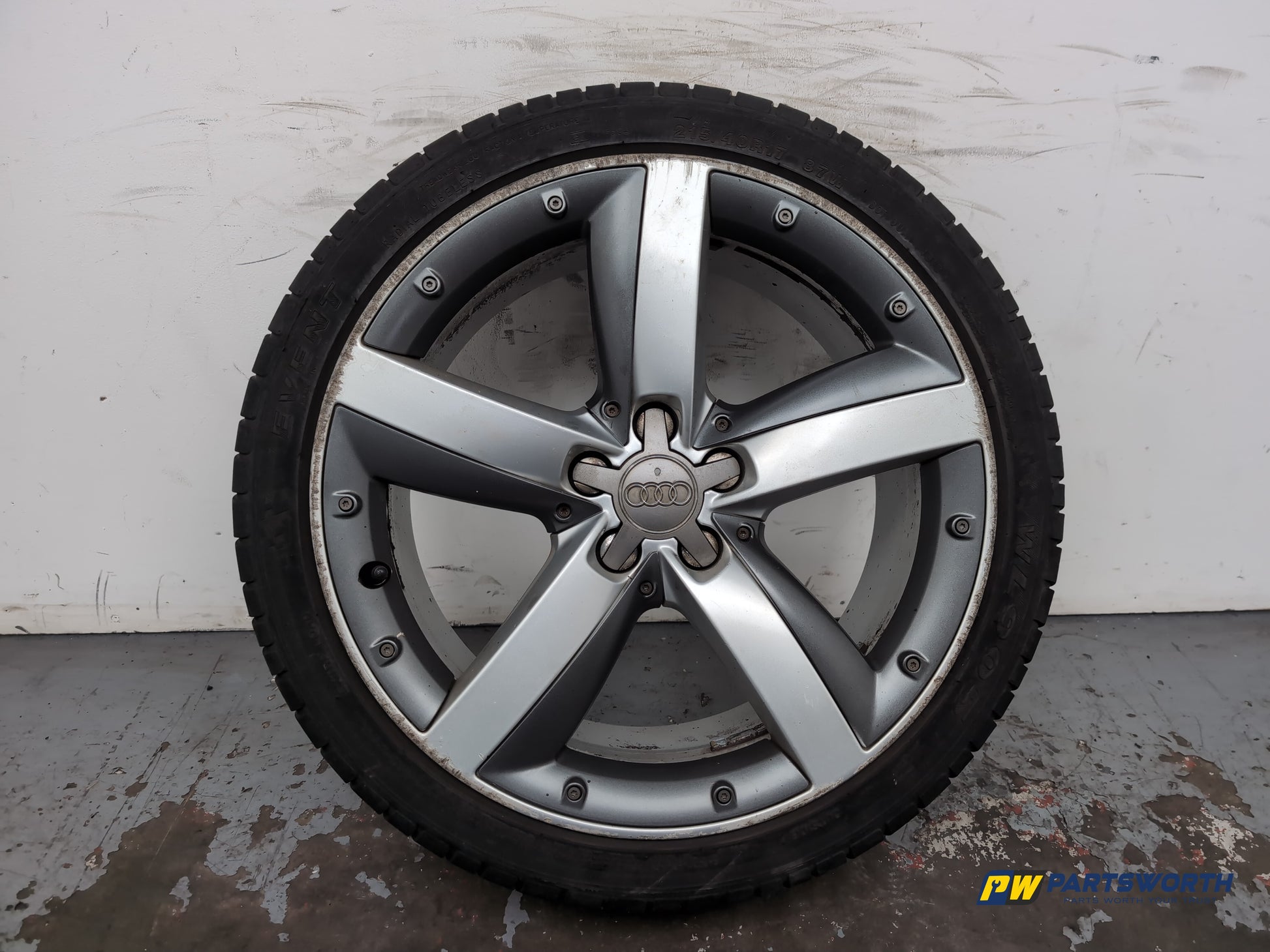 Audi A1 Contrast Edition Tdi Wheel With Tyre 215/40 R17 Silver Black 8x0601025e - photo 2