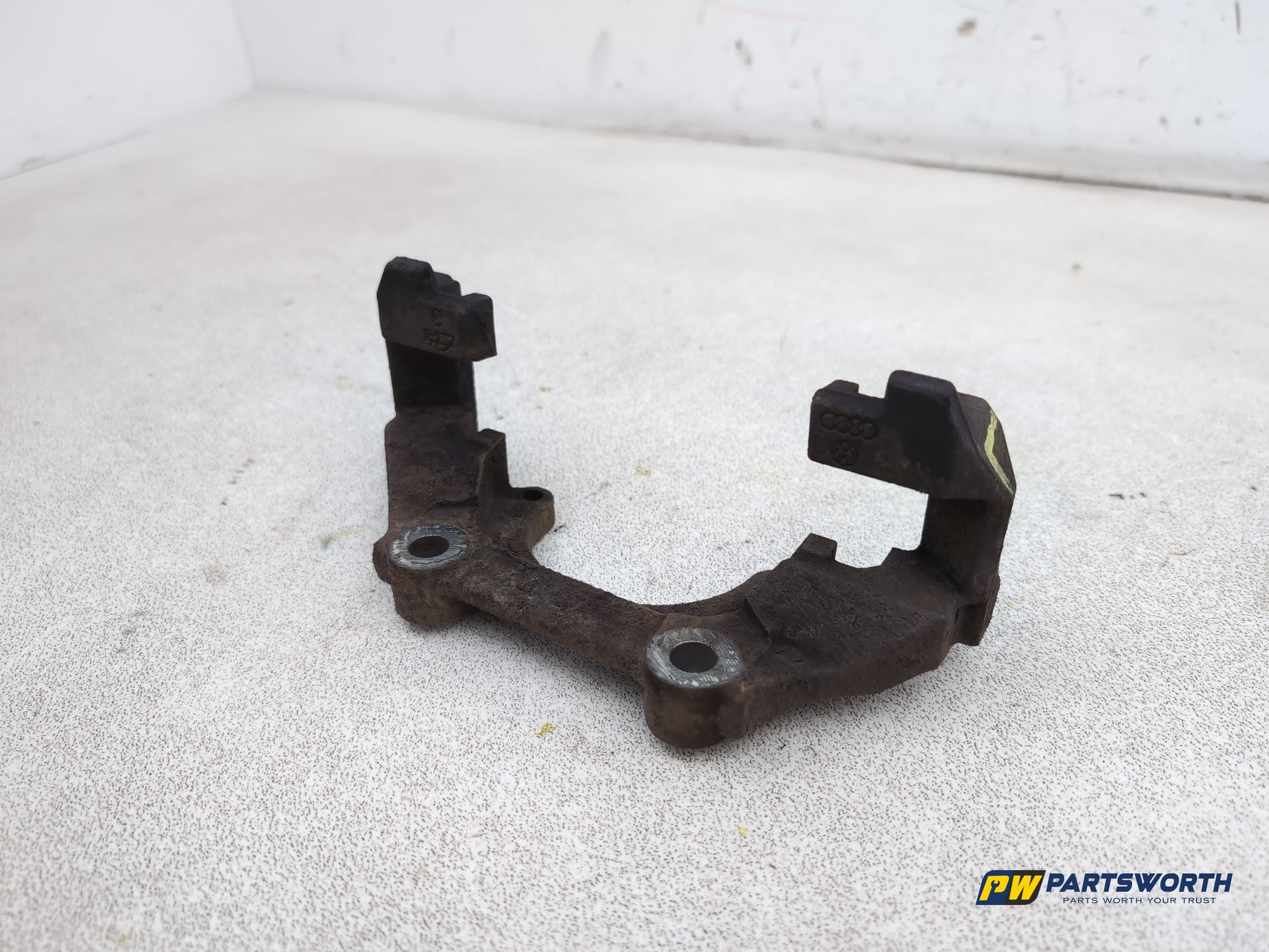 Audi A1 Contrast Edition Brake Caliper Front Support Passenger Side 2008-2012 - photo 2