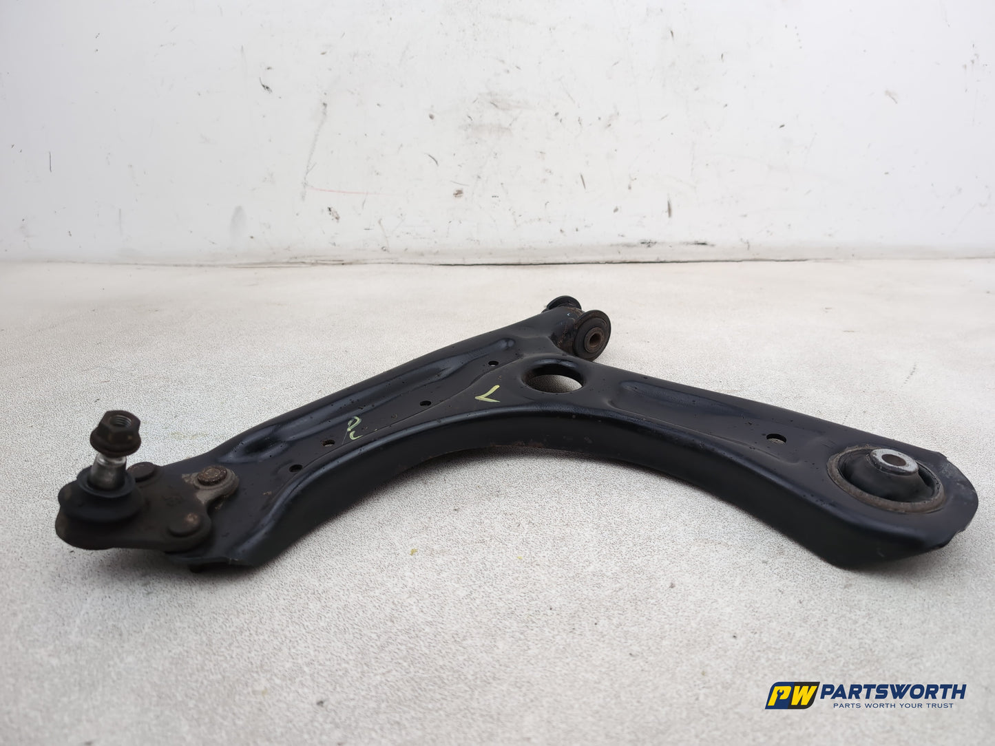 Audi A1 Contrast Edition Left Front Lower Control Arm Passenger Side 6r0407151f - photo 2