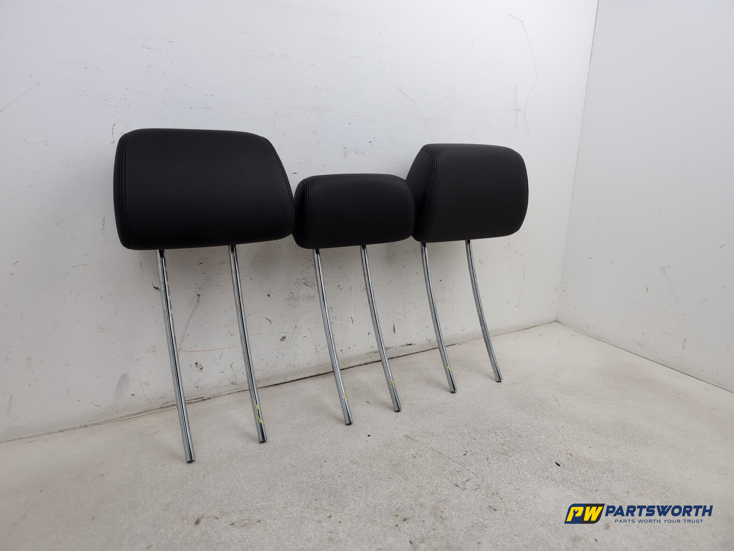 Mercedes-Benz E220 W212 Saloon Rear Headrest Black Leather 2009-2016 - photo 2