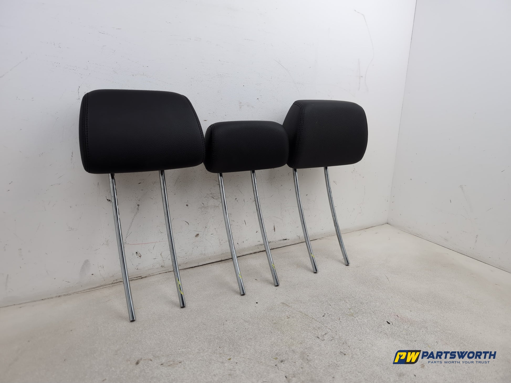 Mercedes-Benz E220 W212 Saloon Rear Headrest Black Leather 2009-2016 - photo 2