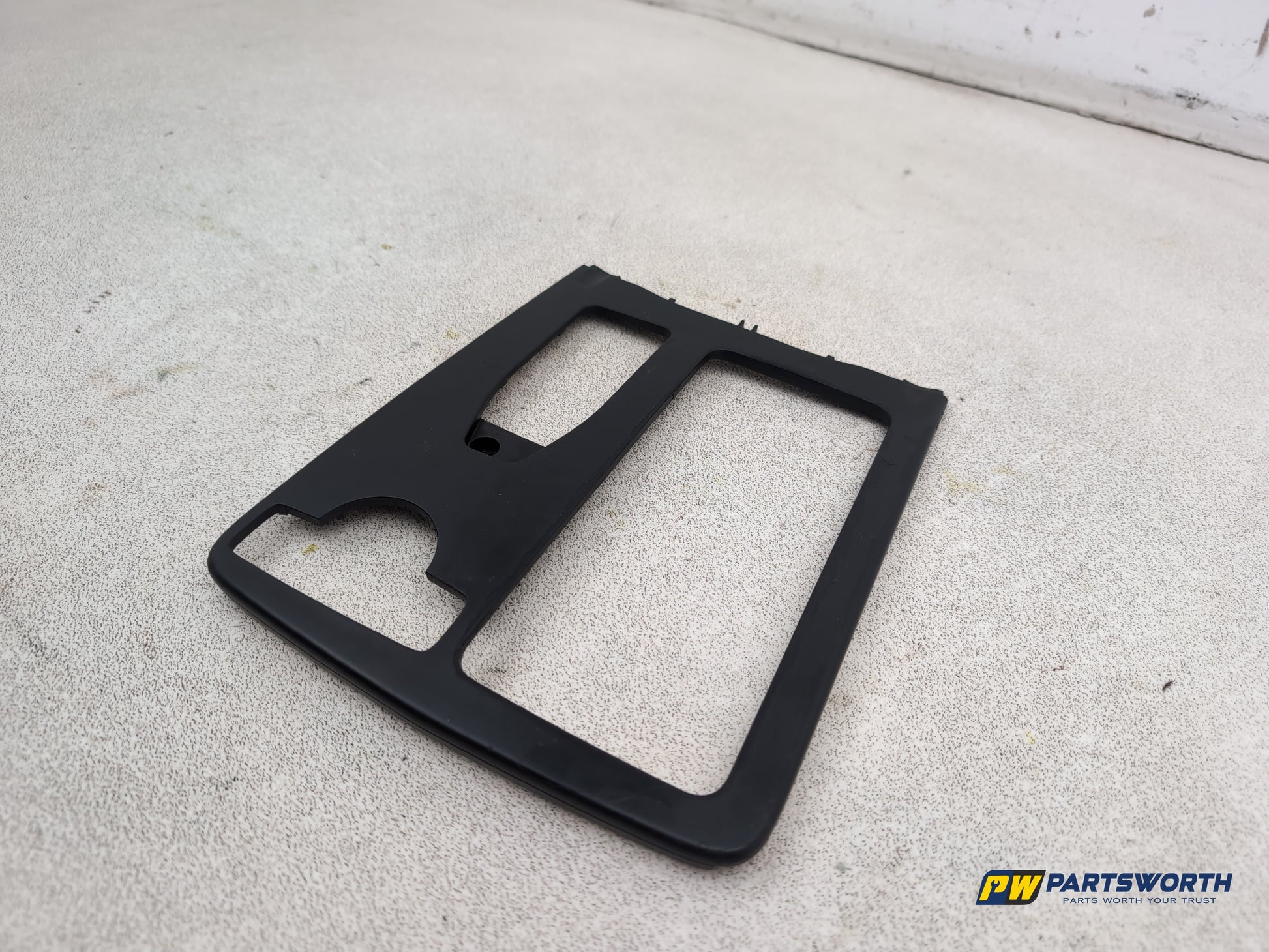 Mercedes-Benz E220 E-Class W212 Centre Console Trim A2046800207 2009-2016 - photo 8