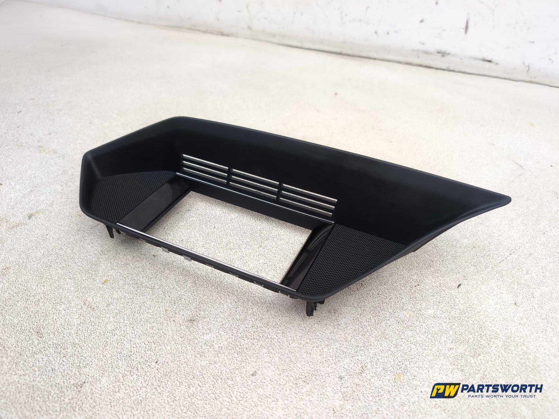 Mercedes-Benz E220 E-Class W212 Dashboard Screen Surround Trim A2126801336 - photo 2