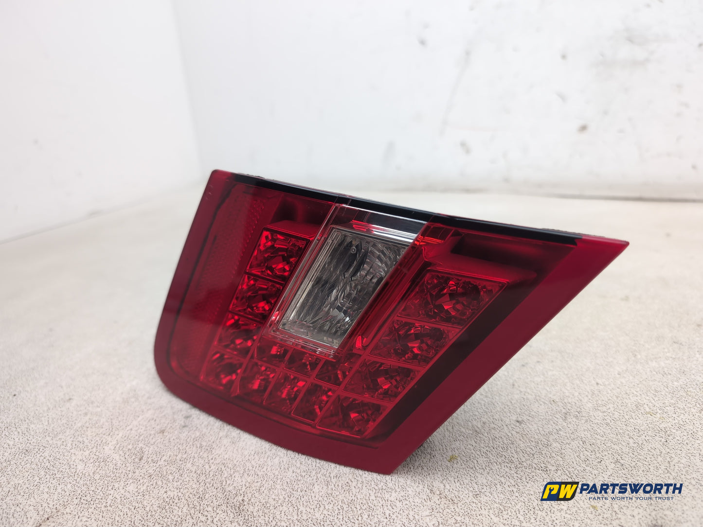 Mercedes-Benz E-Class Lamp Assembly Rear Inner Lh Passenger Side A2128200764 - photo 2