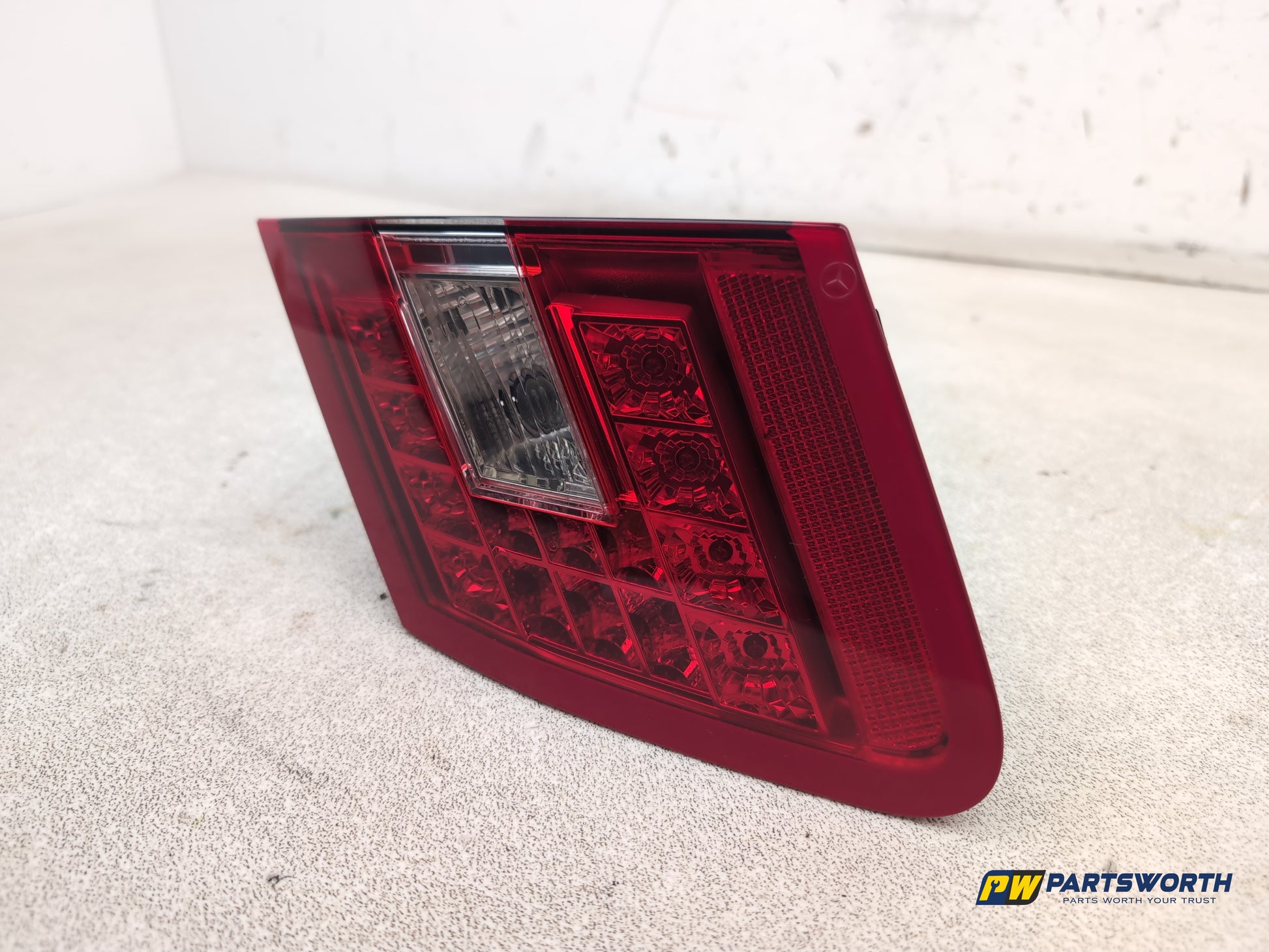 Mercedes-Benz E220 E-Class Lamp Assembly Rear Inner Rh Driver Side A2128200864 - photo 8