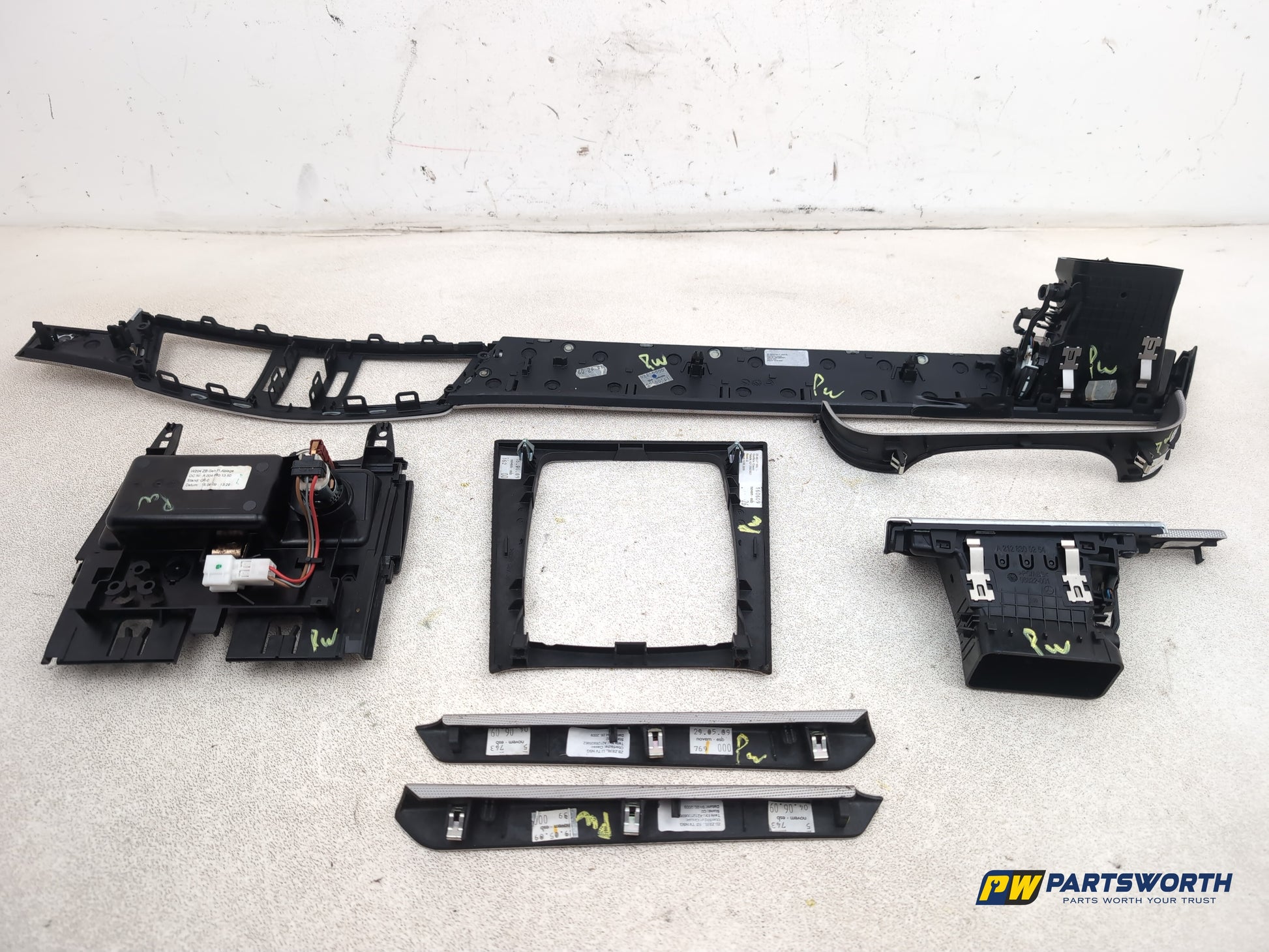 Mercedes-Benz E220 E-Class W212 Dashboard Trims With Air Vents And Ashtray - photo 8