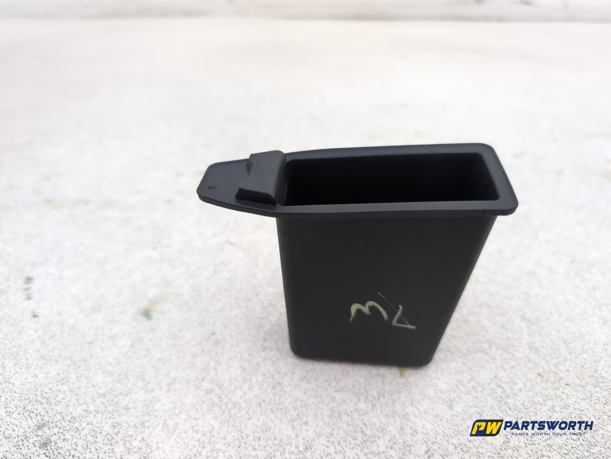 Mercedes-Benz E220 E-Class W212 Centre Console Storage Tray A2046830075 - photo 2