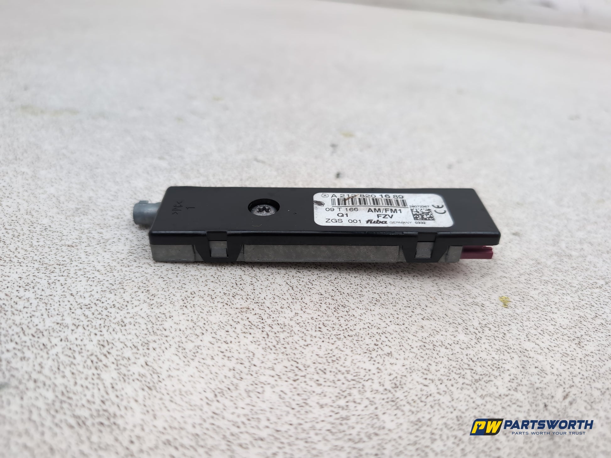 Mercedes-Benz E220 E-Class W212 Antenna Aerial Amplifier Module Unit A2128201689 - photo 2